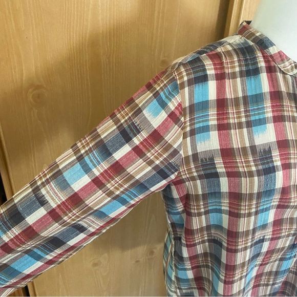 Trovata Birds of Paradis • Colour Plaid Hidden Placket Henley Blouse - Picture 5 of 12